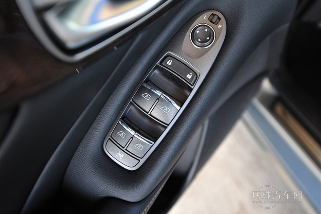 2014款 3.7L 豪華運(yùn)動(dòng)版