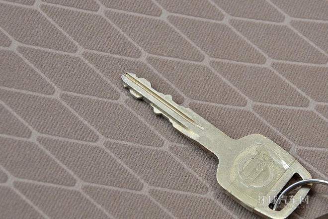 2013款 2.4L汽油兩驅(qū)標(biāo)準(zhǔn)型