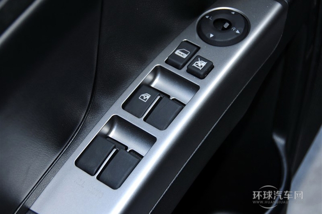 2013款 兩廂 1.5L 手動尊貴型