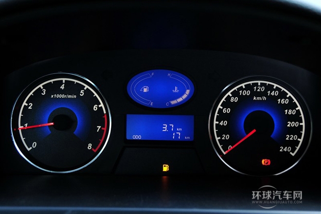 2013款 兩廂 1.5L 手動尊貴型