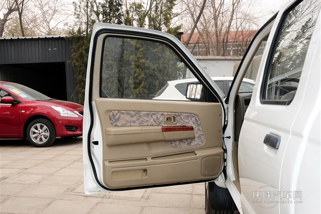 2013款 2.4L汽油四驅(qū)標(biāo)準(zhǔn)型