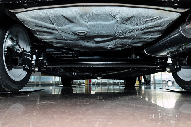 2013款 三廂 1.8L CVT尊貴型