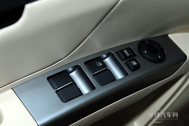 2013款 三廂 1.8L CVT尊貴型