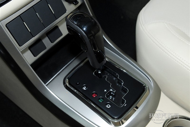 2013款 三廂 1.8L CVT尊貴型