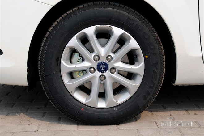 2013款 兩廂經(jīng)典 1.8L MT基本型