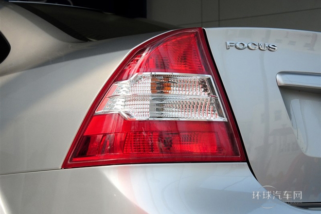 2013款 三廂經典 1.8L MT基本型