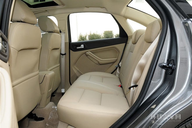 2013款 三廂經典 1.8L MT時尚型