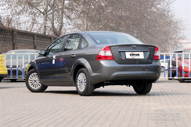 2013款 三廂經典 1.8L MT時尚型