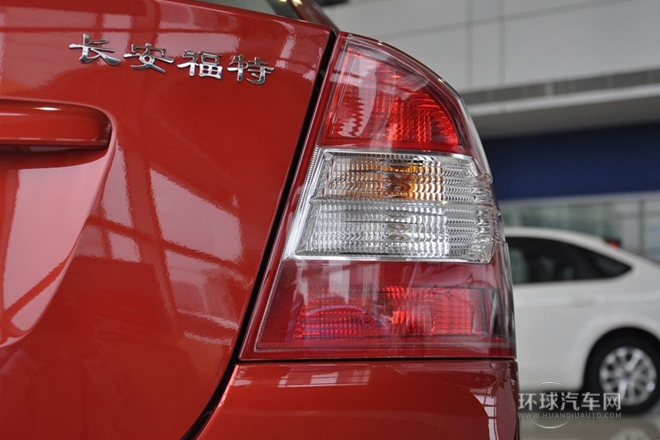 2013款 三廂經典 1.8L AT時尚型