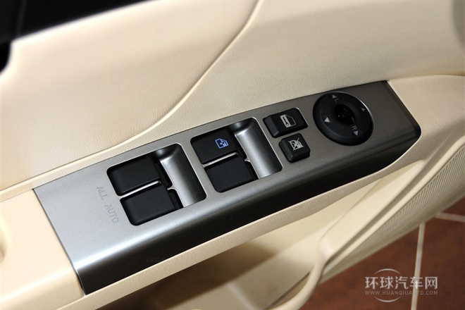 2013款 三廂 1.8L 手動旗艦型