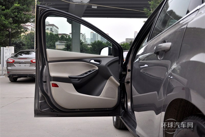 2012款 三廂 1.6L AT尊貴型