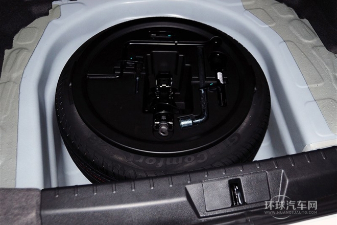 2013款 三廂 1.8L 手動尊貴型