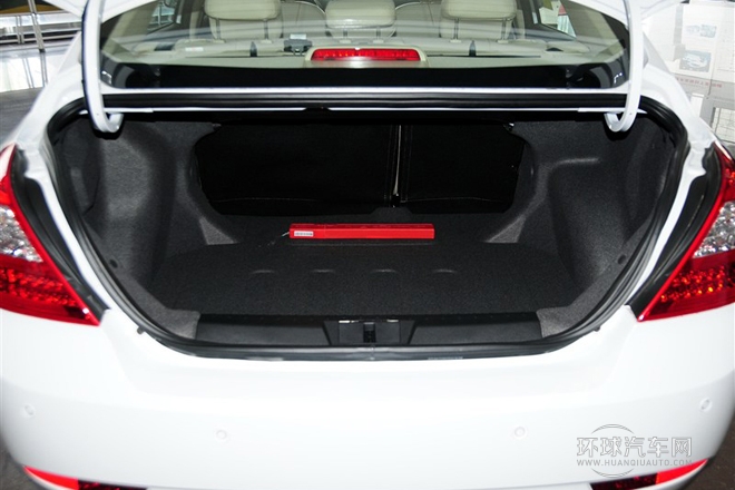 2013款 三廂 1.8L 手動尊貴型