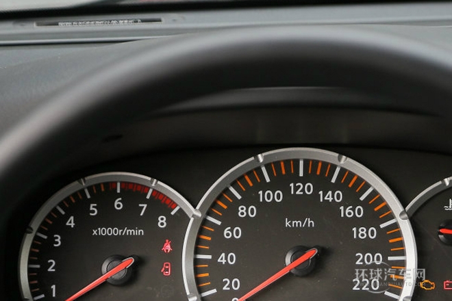 2013款 2.4L 兩驅(qū)標(biāo)準(zhǔn)紀(jì)念版 國IV
