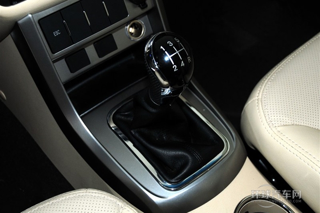 2013款 三廂 1.8L 手動尊貴型