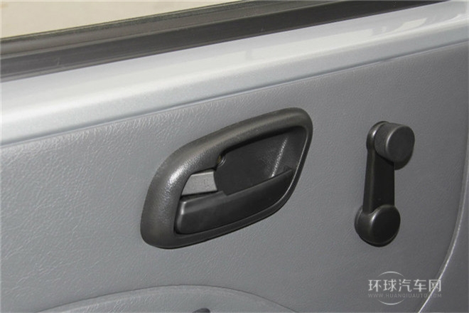 2011款 1.3L基本型有護欄