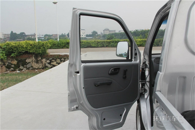 2011款 1.3L基本型有護(hù)欄