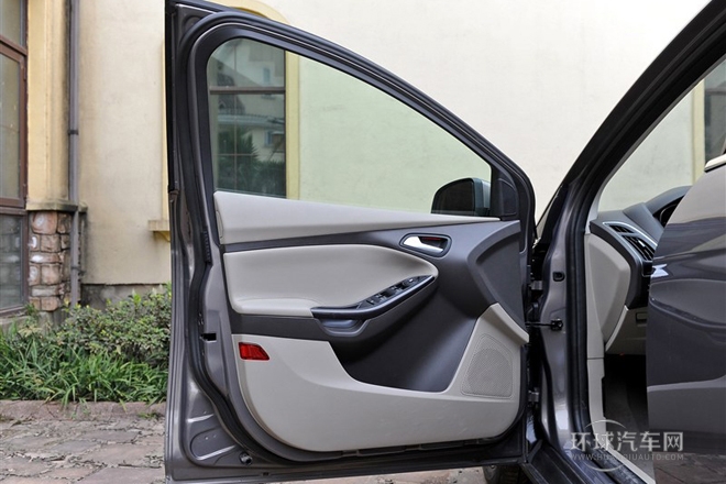 2012款 三廂 2.0L AT旗艦型