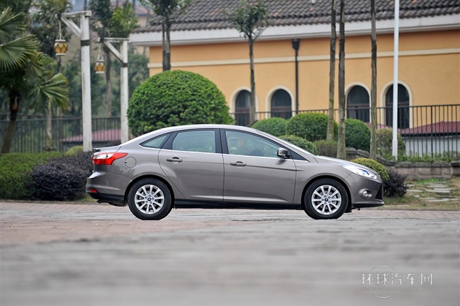 2012款 三廂 2.0L AT旗艦型