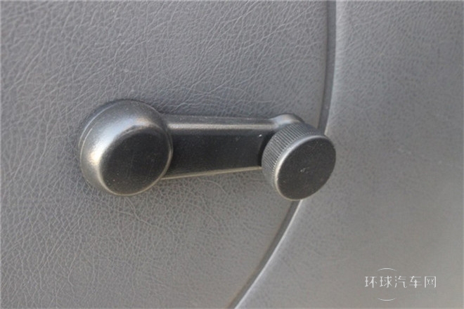 2011款 1.3L基本型無護(hù)欄