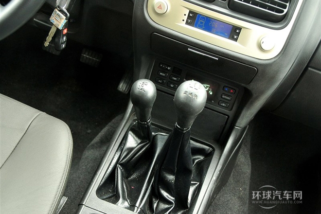 2013款 2.4L 四驅豪華紀念版 國IV