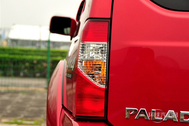 2013款 2.4L 四驅豪華紀念版 國IV