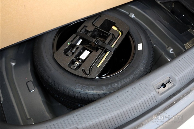 2013款 2.0L 自動尊貴型