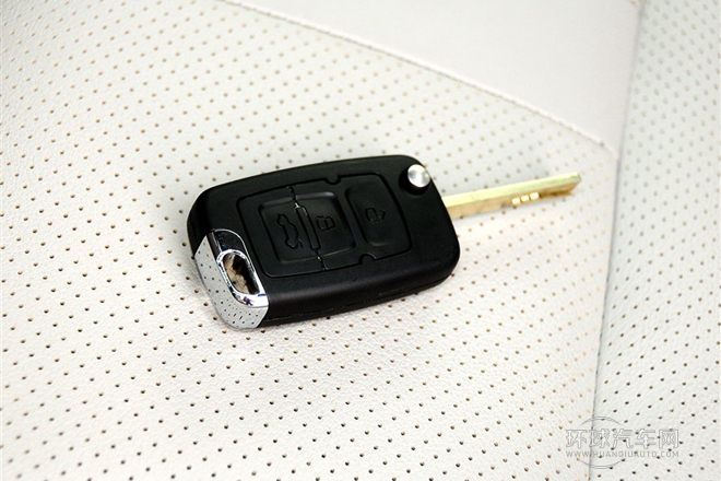 2013款 2.0L 自動尊貴型