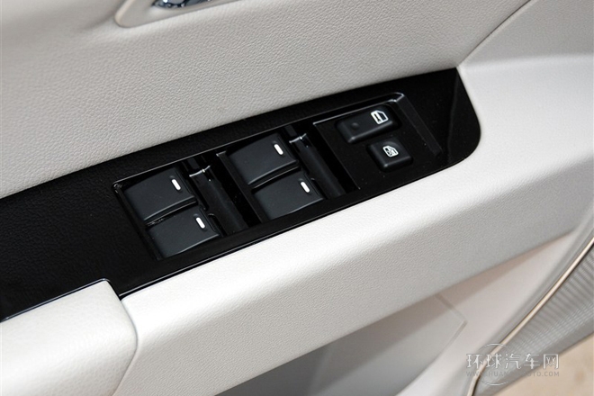 2013款 2.0L 自動尊貴型