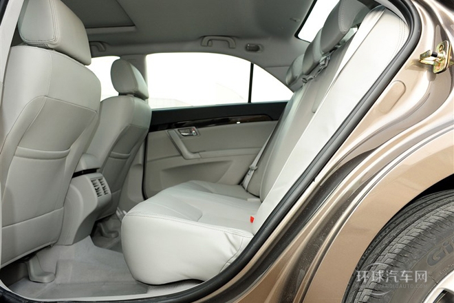 2013款 2.4L 自動(dòng)行政型