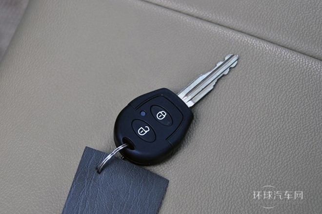 2012款 2.4L 手動兩驅(qū)豪華型