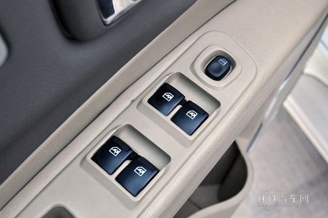 2012款 2.4L 手動(dòng)兩驅(qū)豪華型