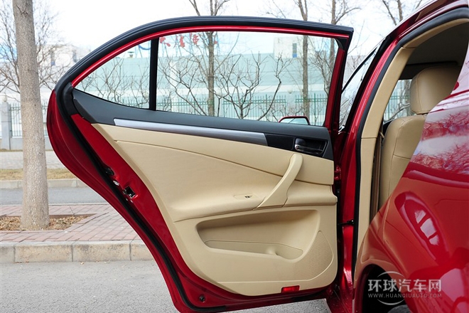 2013款 2.0L 手動舒適型