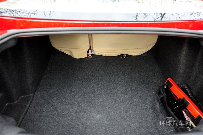 2013款 2.0L 手動舒適型