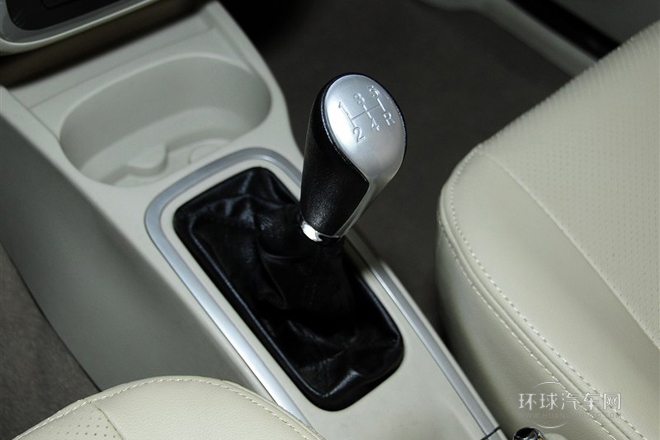 2010款 1.3L 手動(dòng)豪華型