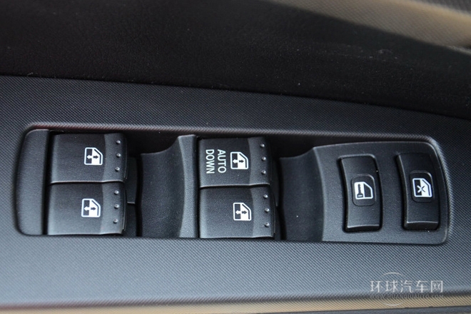 2014款 2.3L 兩驅手動進取汽油版