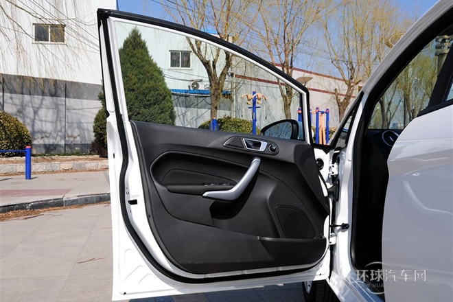 2013款 兩廂 1.5L 自動(dòng)品尚型