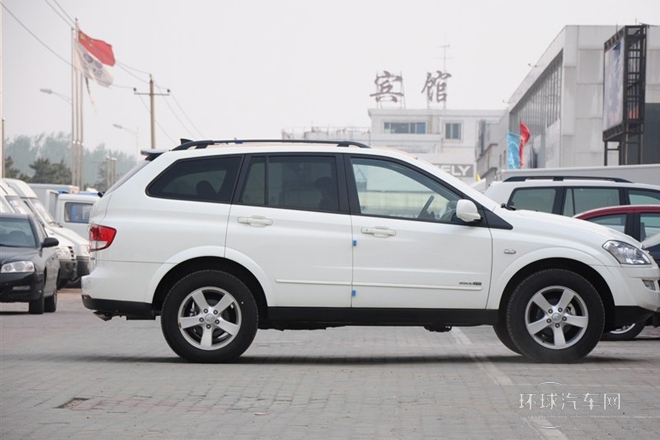 2011款 2.0T 兩驅(qū)豪華導(dǎo)航版