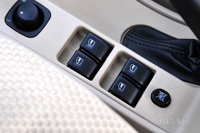 2011款 三廂 1.5L 手動舒適型