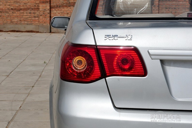 2011款 三廂 1.5L 手動舒適型