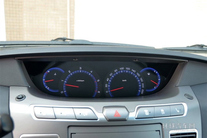 2014款 2.0T 柴油兩驅豪華導航版