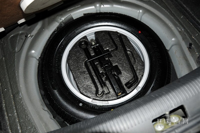 2013款 2.0L 自動舒適型