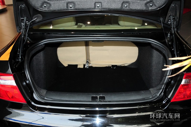 2013款 2.0L 自動舒適型