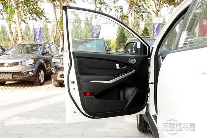 2014款 2.0L 汽油兩驅手動舒適導航版