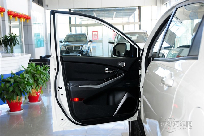 2014款 2.0L 汽油兩驅自動豪華導航版