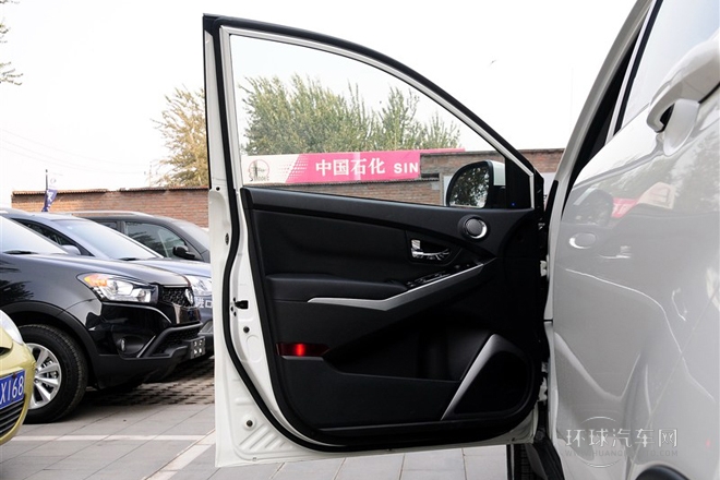 2014款 2.0L 汽油四驅自動豪華導航版