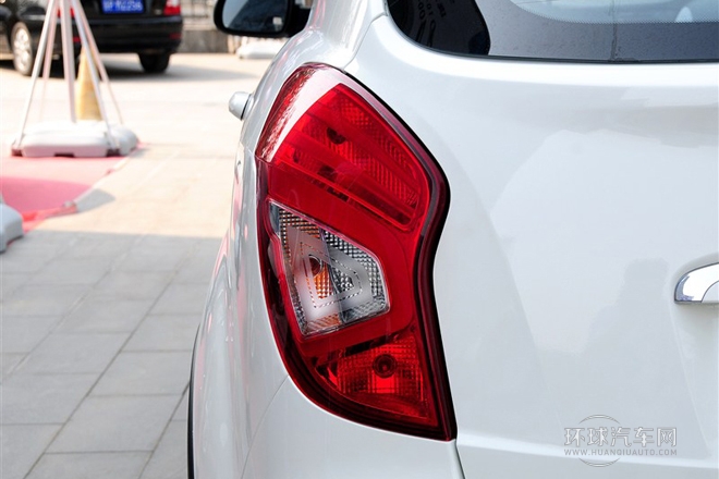 2014款 2.0L 汽油四驅自動豪華導航版