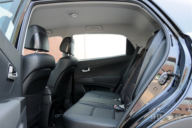 2011款 2.0T 柴油兩驅自動豪華導航版