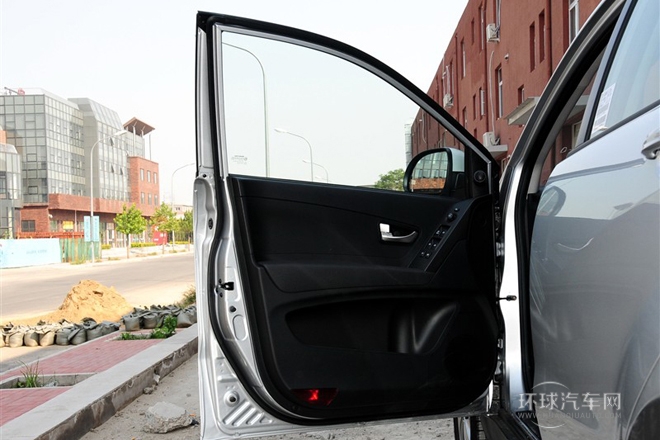 2011款 2.0T 柴油四驅自動豪華導航版