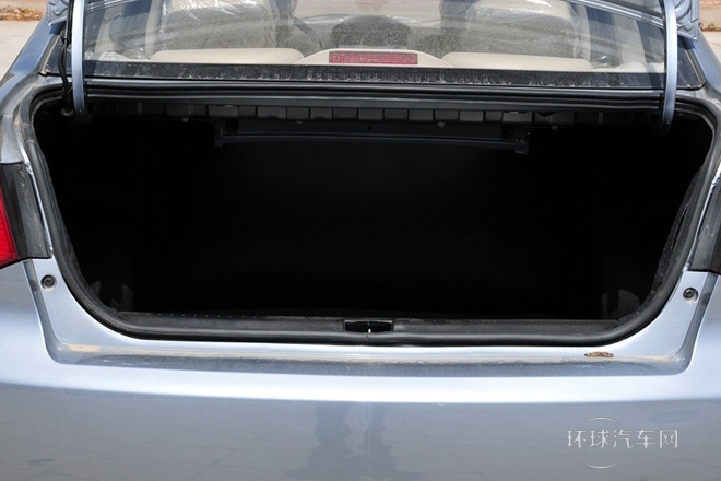 2011款 三廂 1.5L 手動標準型